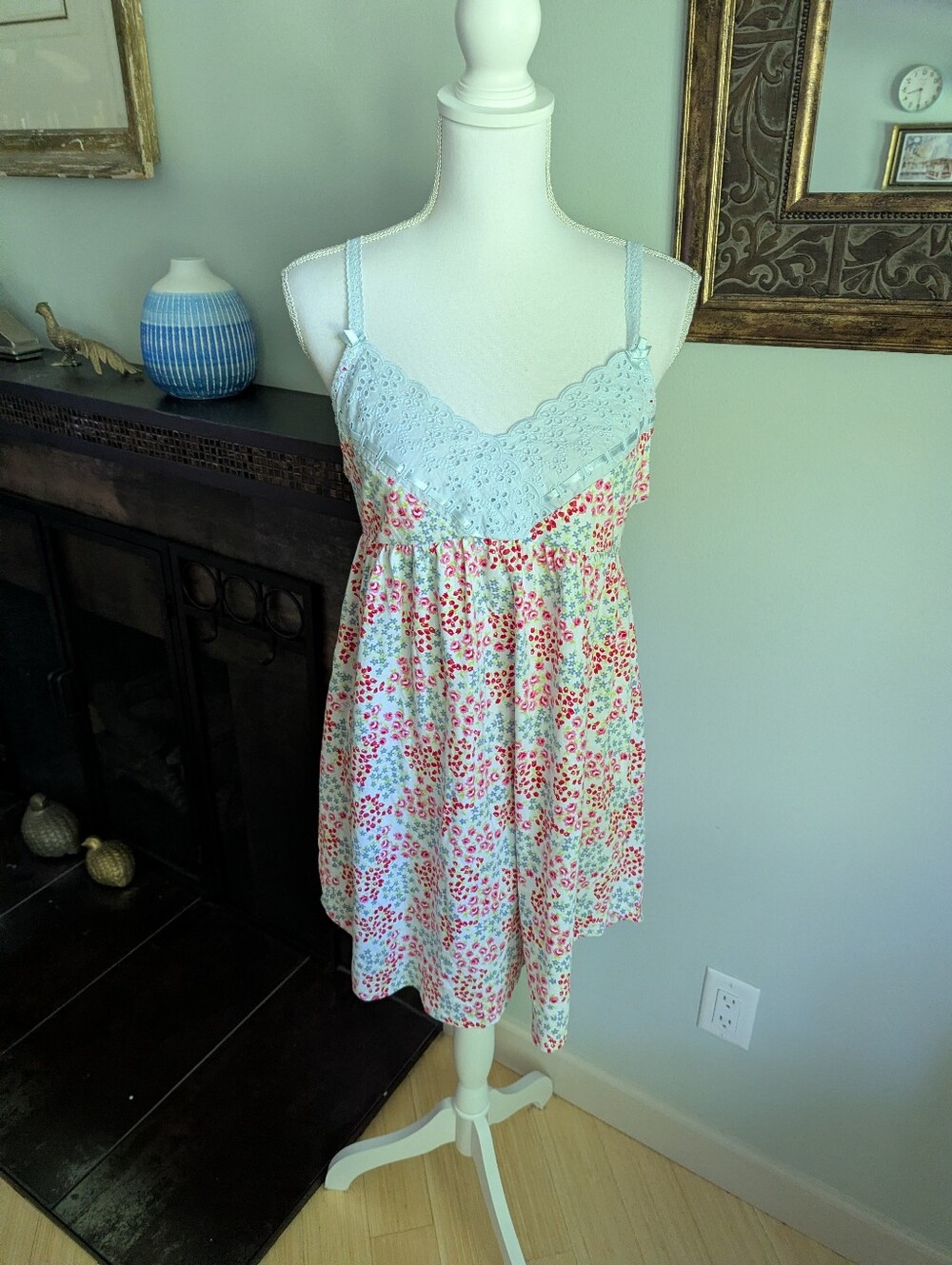 Y2K Victoria's Secret Women's Medium Floral Eyelet Camisole Nightie Pink Blue